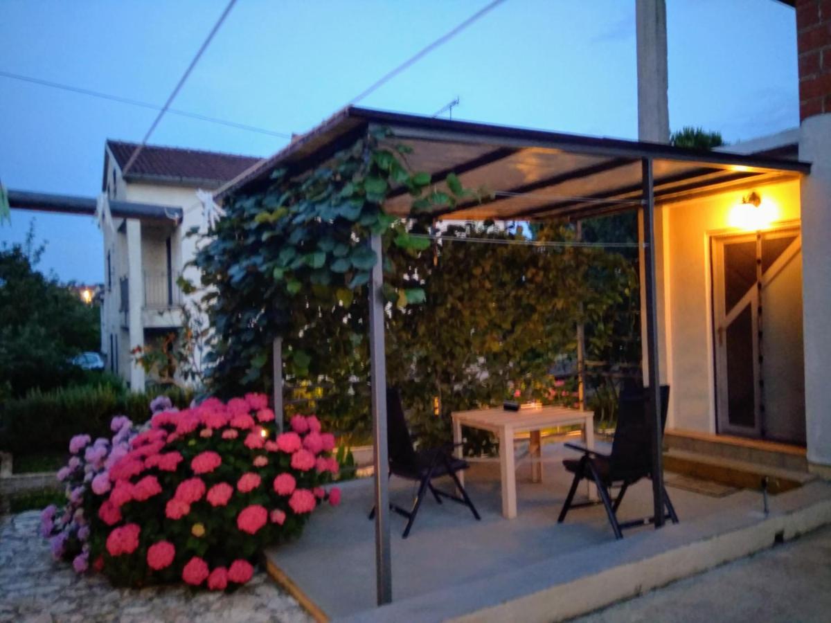 Apartments And Room Markovic Rovinjsko Selo Exterior foto