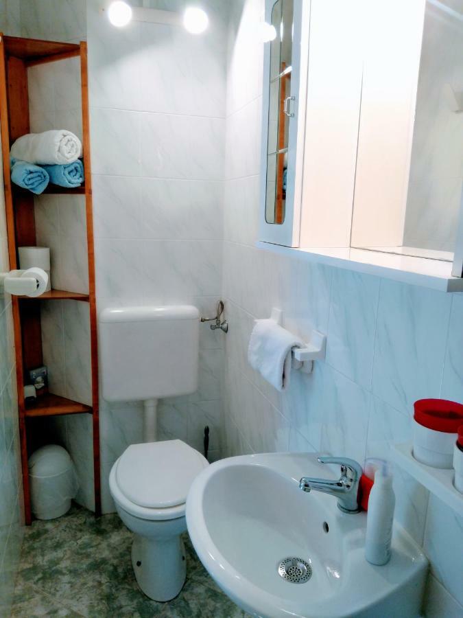 Apartments And Room Markovic Rovinjsko Selo Exterior foto